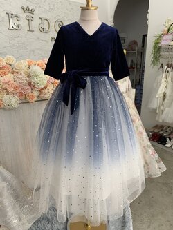 ชุดราตรีเด็ก(หน้าร้านอยู่รัชดา ลองได้ถ่ายรูปจากชุดจริง)W18716 สีน้ำเงิน-ขาว ทูโทน กระโปรงยาว แขนยาว