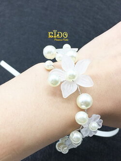 ข้อมือเด็ก((หน้าร้านอยู่รัชดา)KF660 ข้อมือผู้ใหญ่ รูปดอกไม้มุก