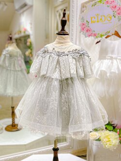 ชุดราตรีเด็ก(หน้าร้านอยู่รัชดา ลองได้ถ่ายรูปจากชุดจริง)W18409สีเทา กระโปรงสั้น มีจีบระบายคลุมแขน งานสวยคะ