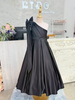 ชุดราตรีเด็ก ชุดเจ้าหญิง (*หน้าร้านอยู่รัชดา*)W19203 สีดำ กระโปรงยาว ไหล่เบี่ยง เรียบหรู