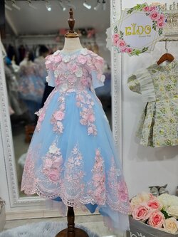 ชุดราตรีเด็ก(หน้าร้านอยู่รัชดา ลองได้ถ่ายรูปเองจากชุดจริง)W18520 สีฟ้า ปักดอกไม้ แขนสามส่วน หน้ายาวหลังยาว