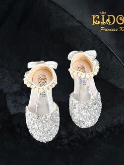 รองเท้าเด็ก(หน้าร้านอยู่รัชดา ลองได้)H032 สีเงิน เกล็ดเพชรระยิบระยับ ติดโบว์ด้างหลังสุดเก๋ ประดับด้วยมุกตรงสายรัดรองเท้า