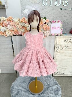 ชุดราตรีเด็ก(หน้าร้านอยู่รัชดา ลองได้ถ่ายรูปจากชุดจริง)W19221 ชุดกุหลาบสีชมพู กระโปรงสั้นปักดอกกุหลาบทั้งชุด เรียบหรู น่ารัก