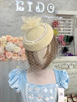 กิ๊บหมวกเด็ก(หน้าร้านอยู่รัชดา)KF596 สีครีมตาข่ายติดไข่มุขประดับดอกไม้