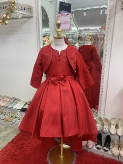 ชุดราตรีเด็ก(หน้าร้านอยู่รัชดา ลองได้ถ่ายรูปจากชุดจริง)W18775สีแดง หน้าสั้นหลังยาวติดโบว์หน้าหลัง พร้อมเสื้อคลุม เรียบสวยหรู
