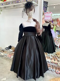 ชุดราตรีเด็ก(หน้าร้านอยู่รัชดา ลองได้ถ่ายรูปจากชุดจริง)W18893 สีดำ แขนยาวตุ๊กตา คอเหลี่ยม กระโปรงยาว หรูหรา