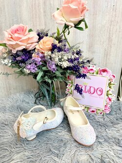 รองเท้าเด็ก(หน้าร้านอยู่รัชดา ลองได้)H005B สีขาว เพชรระยิบระยับ ผีเสื้อด้านหลังสุดเก๋ สวยเจ้าหญิงมาก