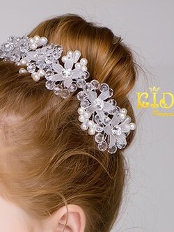 คาดผมเด็ก(หน้าร้านอยู่รัชดา)KF536 เส้นดอกไม้ประดับผม ดอกไม้และมุกสีขาวใส เรียบหรูมาก