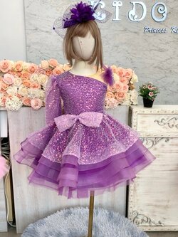 ชุดราตรีเด็ก(หน้าร้านอยู่รัชดา ลองได้ถ่ายรูปจากชุดจริง)W18977 สีม่วง ผ้าเกร็ดวิ้งวั้ง ไหล่เบี่ยง กระโปรงสั้นฟู เด่นสุดๆ