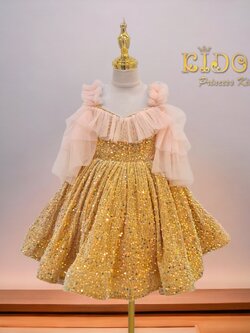 ชุดราตรีเด็ก(หน้าร้านอยู่รัชดา ลองได้ถ่ายรูปจากชุดจริง)W18740 สีทอง กระโปรงสั้น ติดระบายที่ไหล่และหน้าอก ติดเกร็ดวิ๊งๆ