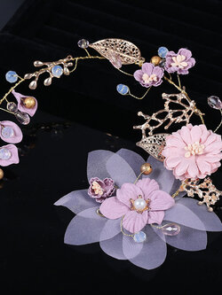 คาดผมเด็ก(หน้าร้านอยู่รัชดา)KF507เส้นคาดผมดอกไม้สีม่วง ตกแต่งด้วยใบไม้สีทอง ประดับมุก สวยหวานๆเลยคะ