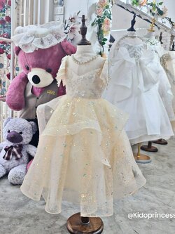 ชุดราตรีเด็ก(หน้าร้านอยู่รัชดา ลองได้ถ่ายรูปจากชุดจริง)W18618สีครีม แขนระบาย กระโปรงยาว