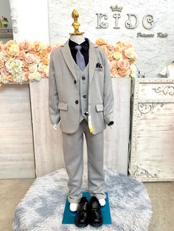 สูทเด็กผู้ชาย(หน้าร้านอยู่รัชดา ลองได้ถ่ายรูปจากชุดจริง)S121Tสีเทาเซ็ตสูท4ชิ้น สูท กั๊ก กางเกง เนคไทค์