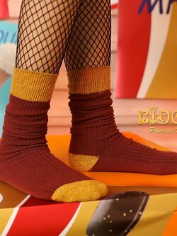 ถุงเท้าเด็ก(มีหน้าร้านอยู่รัชดา)MZ012 ถุงเท้ายาวสีแดง ปลายสลับด้วยสีเหลือง