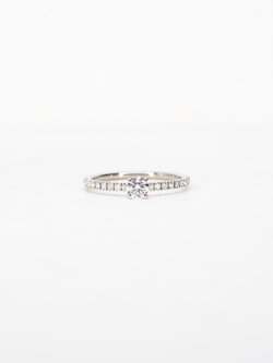 แหวน Cartier Etincelle De Cartier Solitaire ring with 0.26ct E VVS1 Platinum950 ไซส์ 47# (Used)กล่องและการ์ดและใบเซอร์GIA
