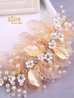 คาดผมเด็ก(หน้าร้านอยู่รัชดา)KF505 เส้นคาดผมดอกไม้สีขาวแต่งโบว์ทอง ประดับมุก หรู สวยน่ารัก