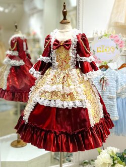 ชุดเดินแบบเด็ก(หน้าร้านอยู่รัชดา ลองได้ถ่ายรูปจากชุดจริง)W18432สีแดง ยุควิคตอเรีย กระโปรงยาว