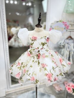 ชุดราตรีเด็ก(หน้าร้านอยู่รัชดา ลองได้ถ่ายรูปจากชุดจริง)W18701 สีขาว แขนตุ๊กตา กระโปรงสั้น พิมพ์ลายดอกไม้