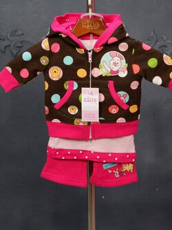 ชุดกันหนาวเด็ก*มีหน้าร้าน ตรงปก พร้อมส่ง*ZK06 เซ็ต 3 ชิ้น เสื้อมีฮู้ดสีน้ำตาลขลิบบานเย็น ลายหมีพู พร้อมกางเกงสีบานเย็น