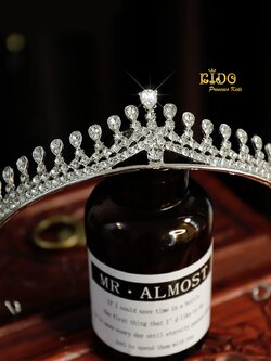 มงกุฎเด็ก(หน้าร้านอยู่รัชดา)KF582 มงกุฎผมแบบหยดมน้ำ ประดับด้วยเพชร สีเงิน สวยหวานงานหรูมาก