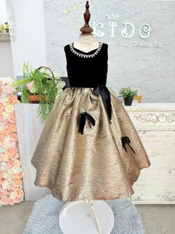 ชุดราตรีเด็ก(หน้าร้านอยู่รัชดา ลองได้ถ่ายรูปเองจากชุดจริง)W19240 สีดำ-ทอง กระโปรงยาว แขนสั้น ทูโทน สวยเรียบ ดูหรูค่ะ