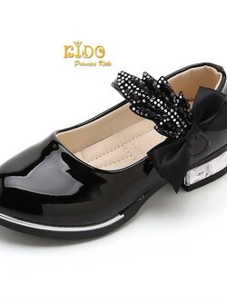 รองเท้าเด็ก ควรเผื่อ1ซมจากยาวเท้า(หน้าร้านอยู่รัชดา ลองได้)H085สีดำ หนังแก้ว คาดเพชรลายใบไม้ ตรงสายรัดรองเท้า น่ารักมากคะ