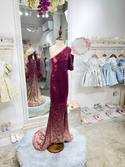 ชุดราตรีเด็ก(หน้าร้านอยู่รัชดา ลองได้ถ่ายรูปจากชุดจริง)W18606 สีแดง กระโปรงทรงหางปลาเข้ารูปไล่สีทูโทน