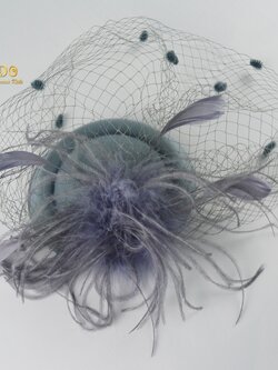 คาดผมเด็ก(หน้าร้านอยู่รัชดา)KF595 กิ๊บหมวกเด็กสีเทาติดตาข่ายขนนก