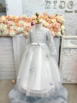 ชุดราตรีเด็ก(หน้าร้านอยู่รัชดา ลองได้ถ่ายรูปเองจากชุดจริง)W18794สีเทา เสื้อติดลูกไม้แขนยาวสามส่วน กระโปรงยาว