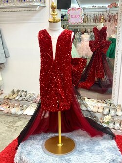 ชุดราตรีเด็ก(หน้าร้านอยู่รัชดา ลองได้ถ่ายรูปจากชุดจริง)W18860สีแดง เดรสกำมะหยี่หางยาวติดโบว์ เรียบสวยหรู