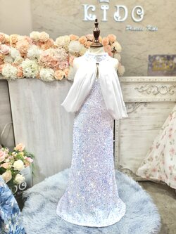 ชุดเดินแบบเด็ก(หน้าร้านอยู่รัชดา ลองได้ถ่ายรูปจากชุดจริง)W18687 สีขาว ทรงหางปลา กระโปรงยาวประดับด้วยผ้าโอบไหล่