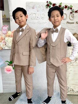 สูทเด็กผู้ชาย(หน้าร้านอยู่รัชดา ลองได้ถ่ายรูปจากชุดจริง)S139เซ็ต5ชิ้น สีครีม สูท เสื้อเชิ๊ต กั๊ก หูกระต่าย กางเกงขายาว