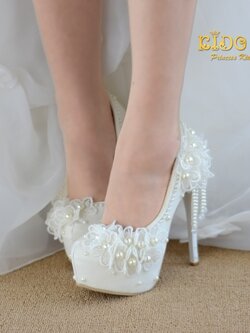 รองเท้าเด็ก*มีหน้าร้านอยู่รัชดา ลองได้ เปลี่ยนได้ *H069สีขาว แต่งด้วยดอกไม้ประดับมุก ห้อยระย้าตรงส้น รองเท้าส้นสูง สวยหรูมาก