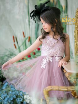 ชุดออกงานเด็ก *มีหน้าร้านอยู่รัชดา ลองได้ เปลี่ยนได้ ถ่ายรูปเองจากสินค้าจริง*T435 สีม่วงหม่น แต่งลูกไม้หรู กระโปรงสั้นฟุ้งฟิ้ง ผูกโบว์หลังให้ชุดเข้ารูปสวยงาม