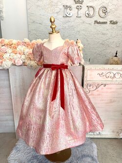 ชุดราตรีเด็ก(หน้าร้านอยู่รัชดา ลองได้ถ่ายรูปจากชุดจริง)W18809สีชมพู กระโปรงยาวผ้าเงาวิ้งๆ ติดโบว์น่ารัก เรียบหรู