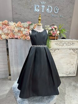 ชุดราตรีเด็ก(หน้าร้านอยู่รัชดา ลองได้ถ่ายรูปเองจากชุดจริง)W19216 สีดำ แขนสั้น กระโปรงยาว ช่วงคอ-เอวประดับเพชร เรียบหรู