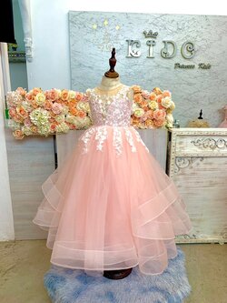 ชุดราตรีเด็ก(หน้าร้านอยู่รัชดา ลองได้ถ่ายรูปจากชุดจริง)W18786 สีชมพู เสื้อติดลูกไม้ กระโปรงยาวฟู