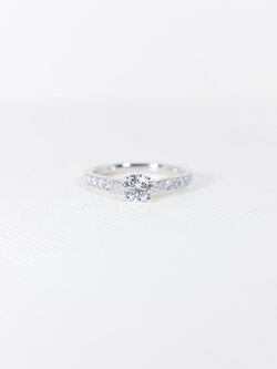 แหวน Tiffany & Co. Tiffany Harmony Solitaire ring with pave diamonds with 0.33 F VVS2 Platinum950 ไซส์ 47# (Used)+กล่องและใบเซอร์