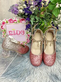 รองเท้าเด็กออกงาน(หน้าร้านอยู่รัชดา ลองได้)H154 สีแดง ทูโทน เพชรระยิบระยับ ประดับด้วยสร้อยมุกตรงสายรัดรองเท้า ส้นแก้ว สวยหรูมาก