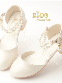 รองเท้าเด็ก(หน้าร้านอยู่รัชดา ลองได้)H180สีขาว เปิดข้าง ประดับห้อยมุกตรงสายรัดรองเท้า สวยสุดเก๋