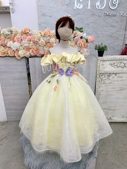 ชุดราตรีเด็ก(หน้าร้านอยู่รัชดา ลองได้ถ่ายรูปจากชุดจริง)W19104 สีเหลือง ชุดจีบอก กระโปรงยาว โอบไหล่ เรียบหรู