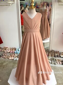 ชุดราตรีเด็ก(ร้านอยู่รัชดา ลองได้ถ่ายรูปจากชุดจริง)W18966 สีโอรส คอวีผ้าจีบเงาวิบวับ