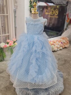 ชุดราตรีเด็ก(หน้าร้านอยู่รัชดา ลองได้ถ่ายรูปจากชุดจริง)W18779สีฟ้า ตัวเสื้อประดับด้วยกลิตเตอร์และมุก กระโปรงยาวฟู น่ารัก