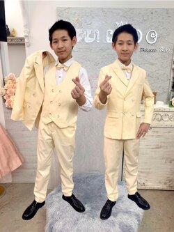 สูทเด็กผู้ชาย(หน้าร้านอยู่รัชดา ลองได้ถ่ายรูปจากชุดจริง)S184 สีครีม เซ็ตสูท5ชิ้น สูท เสื้อเชิ้ต กั๊ก กางเกง หูกระต่าย