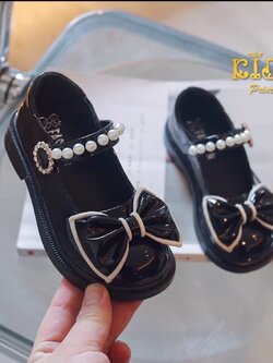 รองเท้าเด็ก(หน้าร้านอยู่รัชดา ลองได้)H184 สีดำ ประดับโบว์ สายคาดหน้ามุก สวยน่ารักมาก