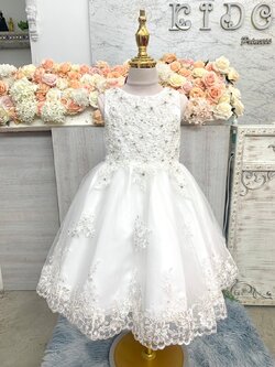 ชุดราตรีเด็ก(ร้านอยู่รัชดา ลองได้ถ่ายรูปจากชุดจริง)B266สีขาว กระโปรงปักชายลูกไม้ เสื้อติดกลิตเตอร์วุ้งวิ้ง