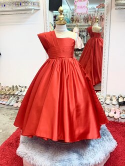 ชุดเดรสเด็ก(หน้าร้านอยู่รัชดา ลองได้ถ่ายรูปจากชุดจริง)W18856 สีแดง กระโปรงยาว ไหล่เบี่ยง สวยหรู