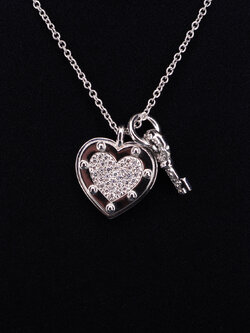 จี้และสร้อยคอ Tiffany & Co. Return To Tiffany Love Heart Tag Key Pendant with Diamond ทองคำขาว18K +กล่องและTag (Used)