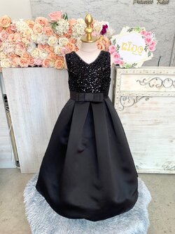 sชุดราตรีเด็ก(ร้านอยู่รัชดา ลองได้ถ่ายรูปจากชุดจริง)W19080 สีดำ กระโปรงยาว เกร็ดวิ้ง