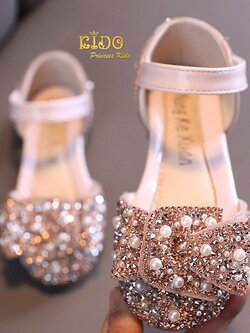 รองเท้าเด็ก(หน้าร้านอยู่รัชดา ลองได้)H043 สีชมพู เข็มขัดประดับมุก ทรงเปิดข้าง น่ารักมากๆคะ